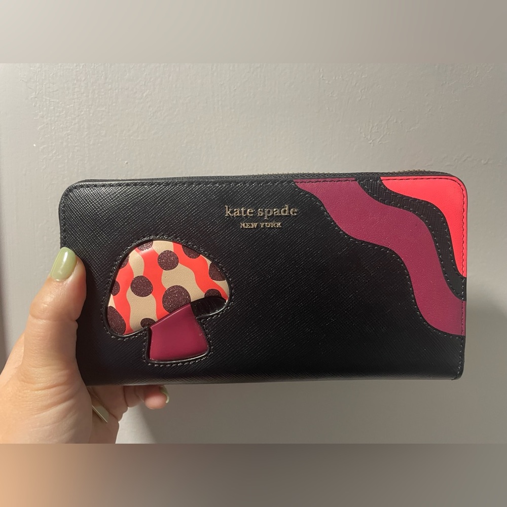 Kate Spade ♠️ Mushroom 🍄 Zip Around Large Wallet